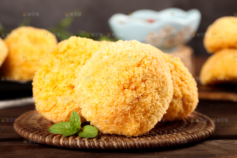 木底上放着古田银耳