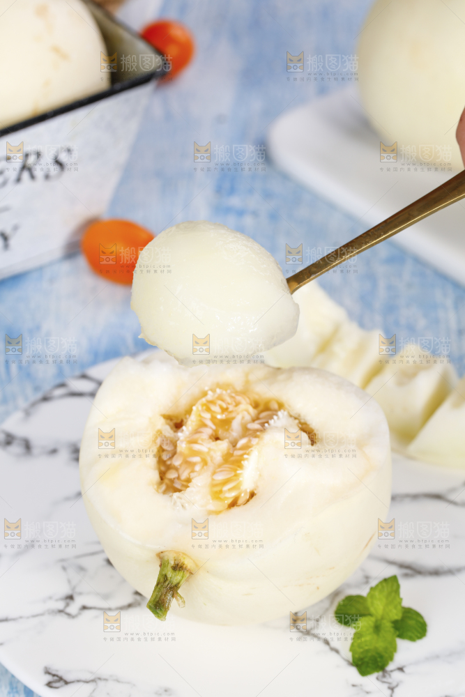 勺子里的阎良甜瓜果肉