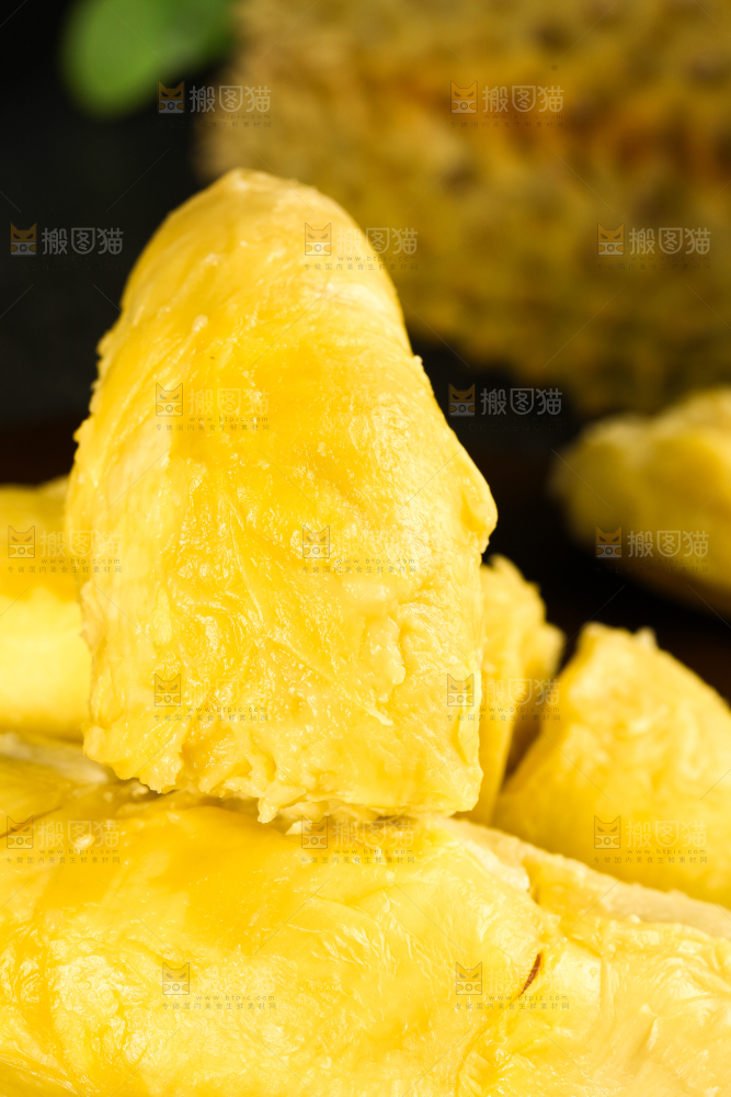 木板上的泰国甲仑榴莲