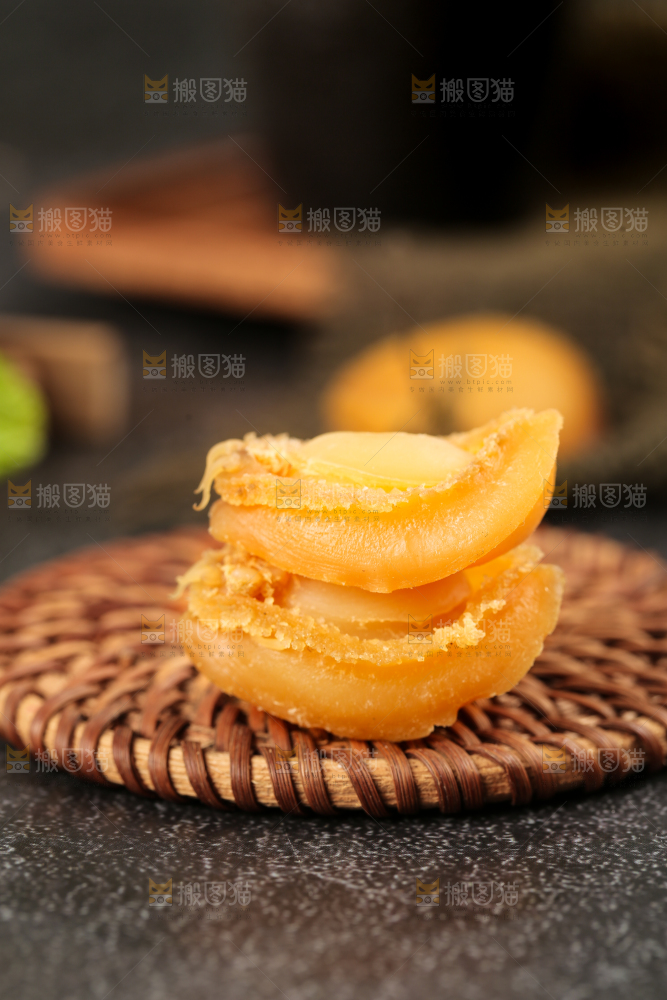 深底上的淡晒鲍鱼干