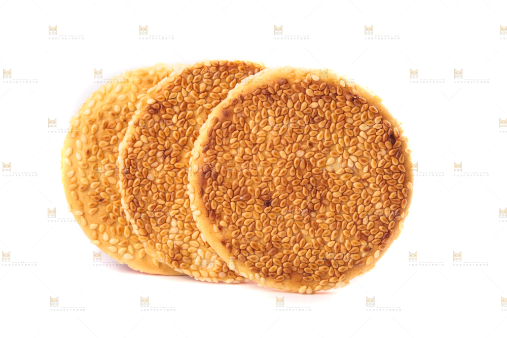 白底上摆放着芝麻馅饼