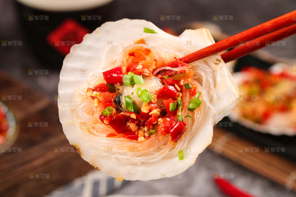 筷子夹着扇贝粉丝
