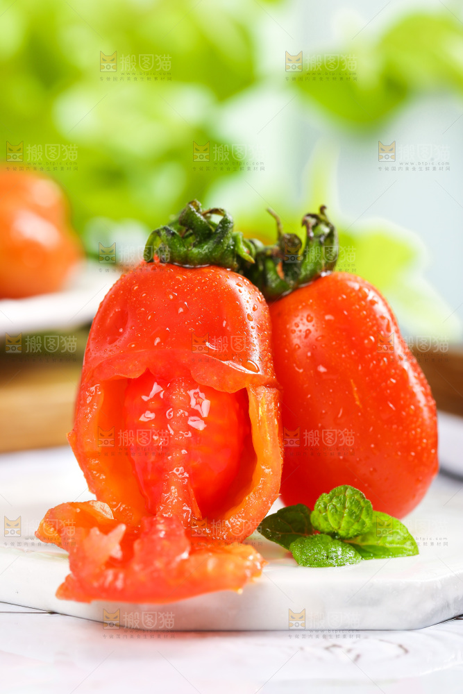 石板上摆放着丹东409小柿子