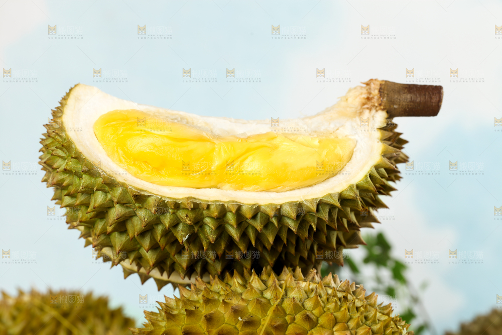 木板上的泰国甲仑榴莲