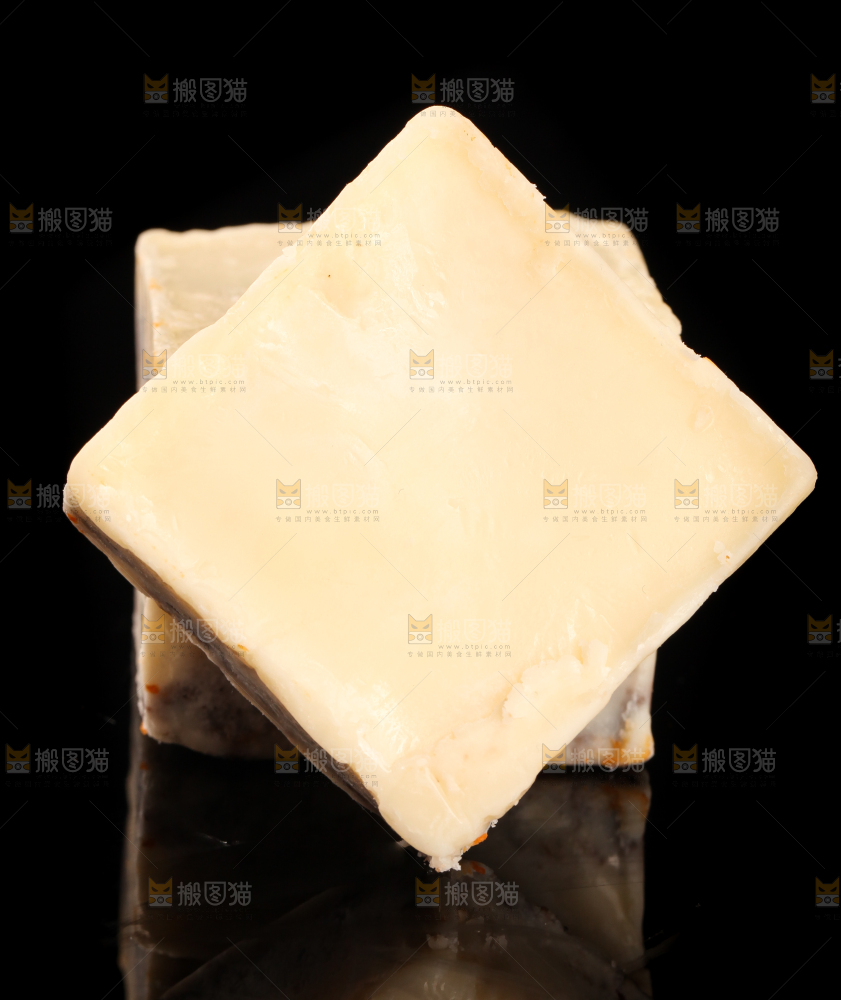 黑底上的清汤火锅料