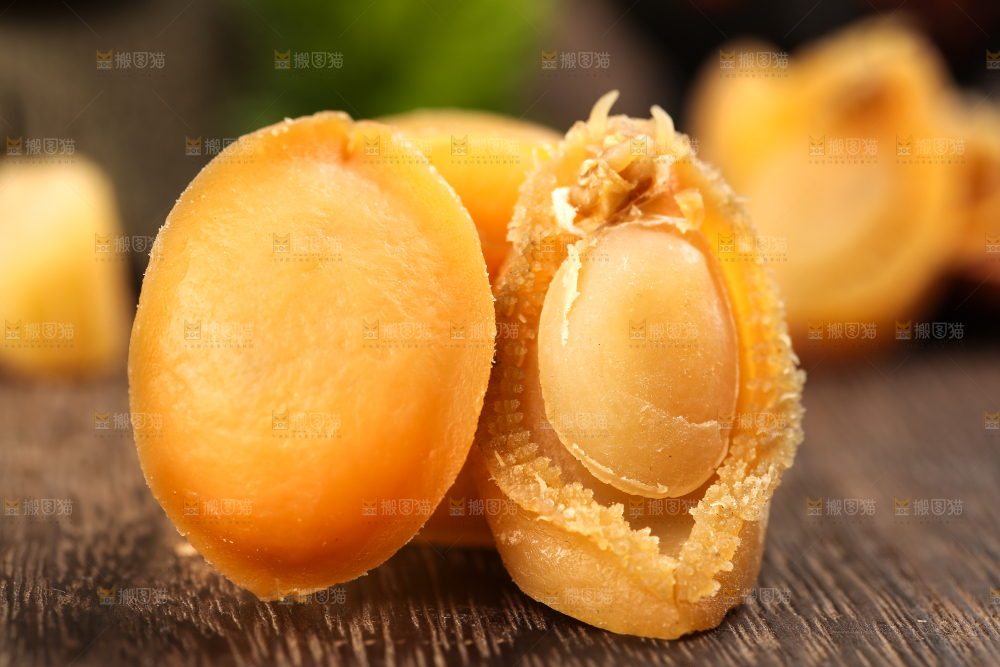 木底上的北海鲍鱼干