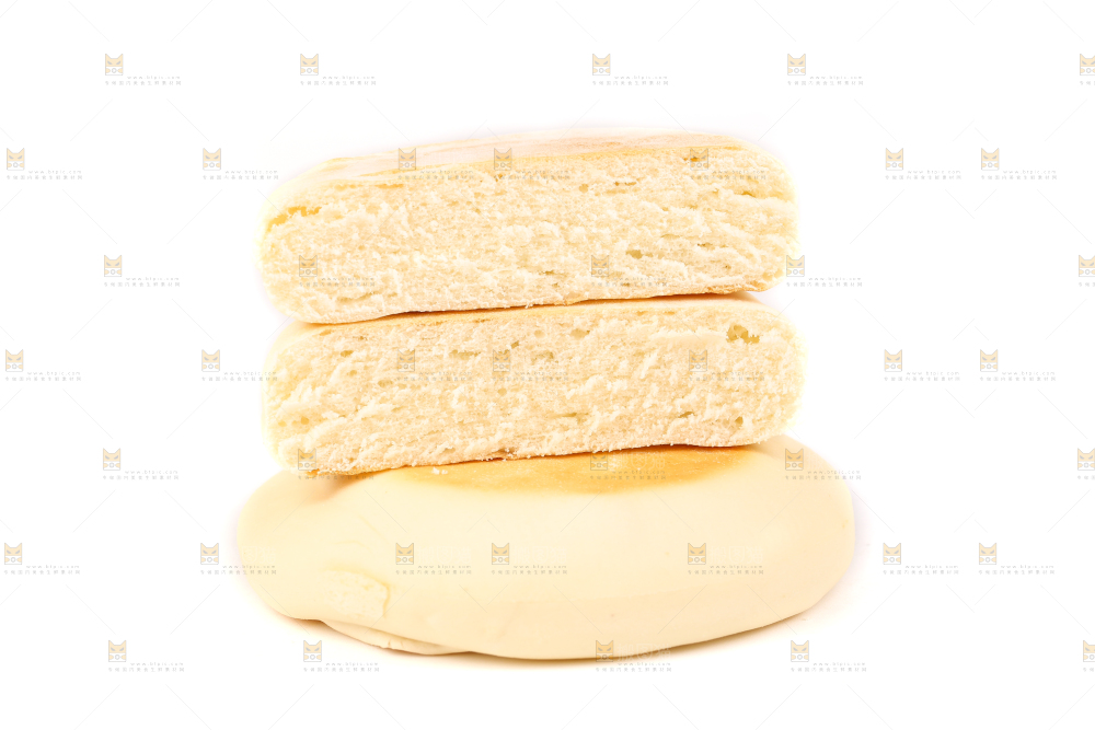 白底上放着蛋奶饼