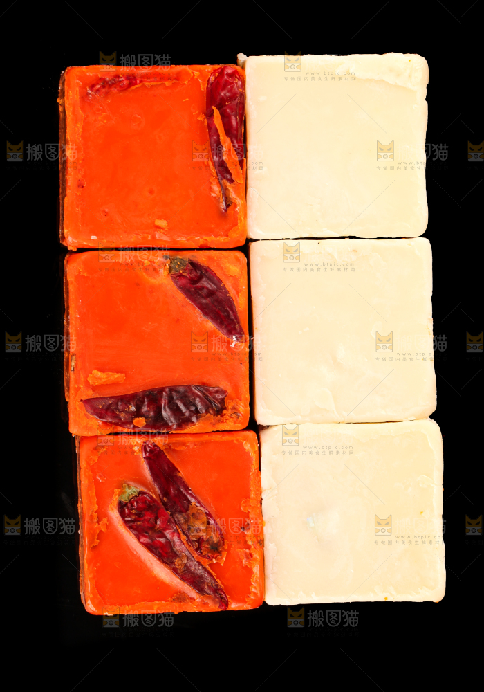 黑底上的鸳鸯火锅料