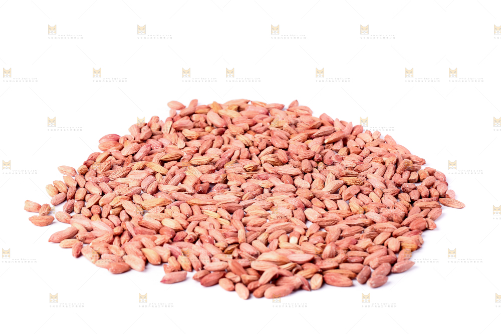 白底上摆放着小花生米