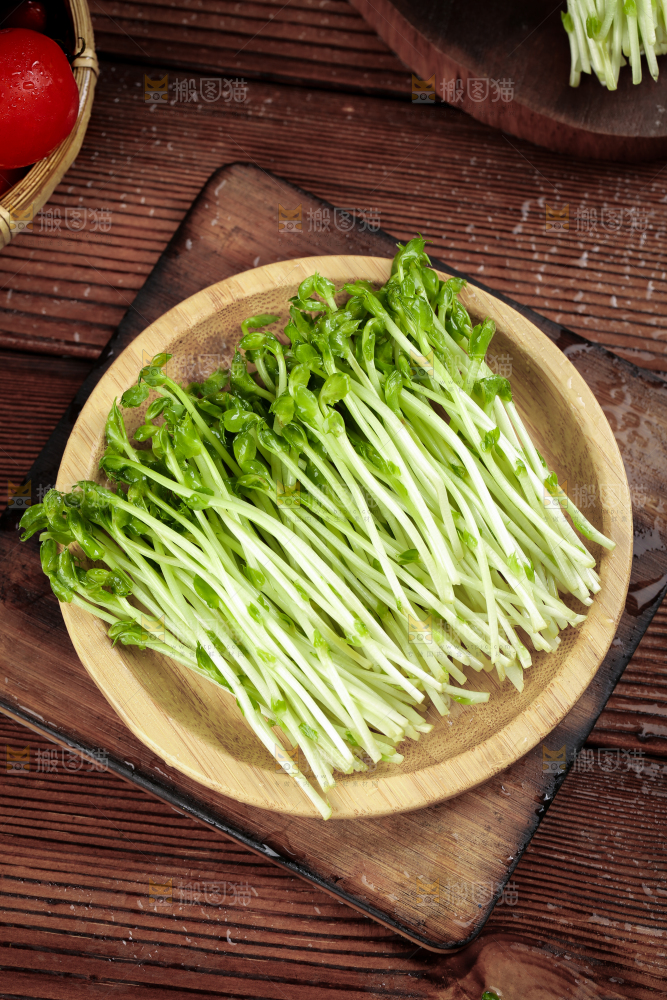 篮子里装着豆苗菜