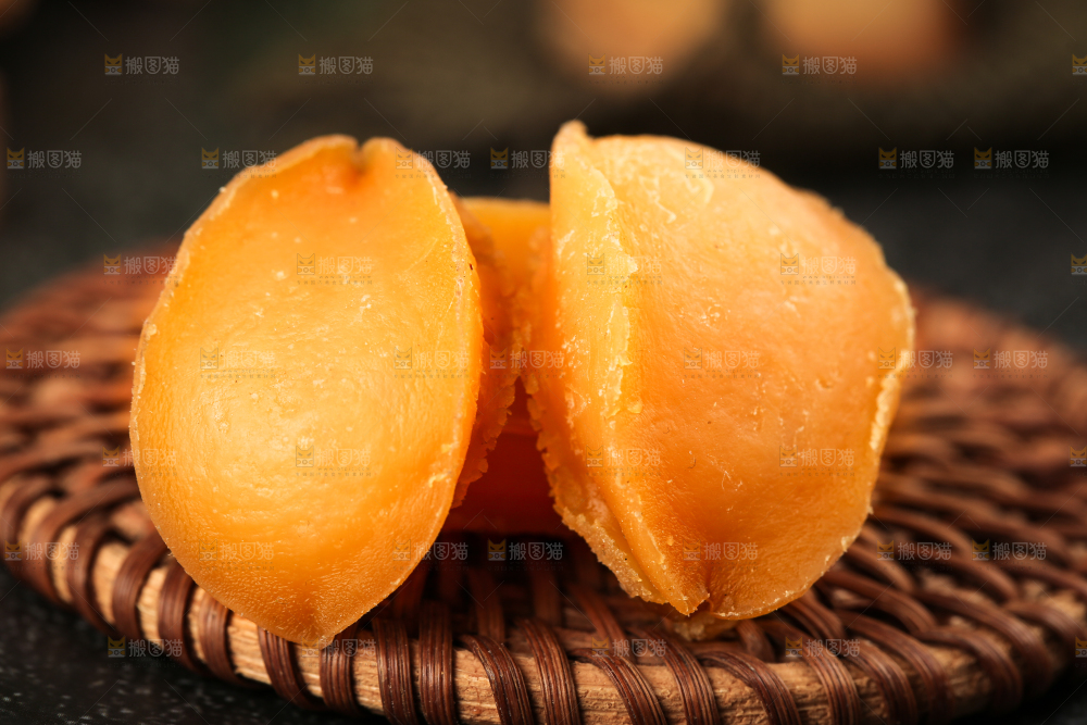 深底上的淡晒鲍鱼干