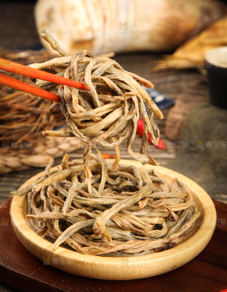 盘子里装着脱水豆角