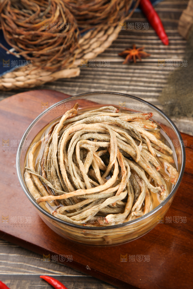 碗里泡着干豇豆
