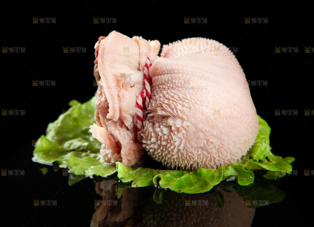 黑底上的肚包肉