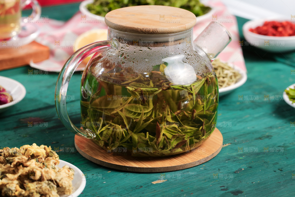 盒里泡着绿茶