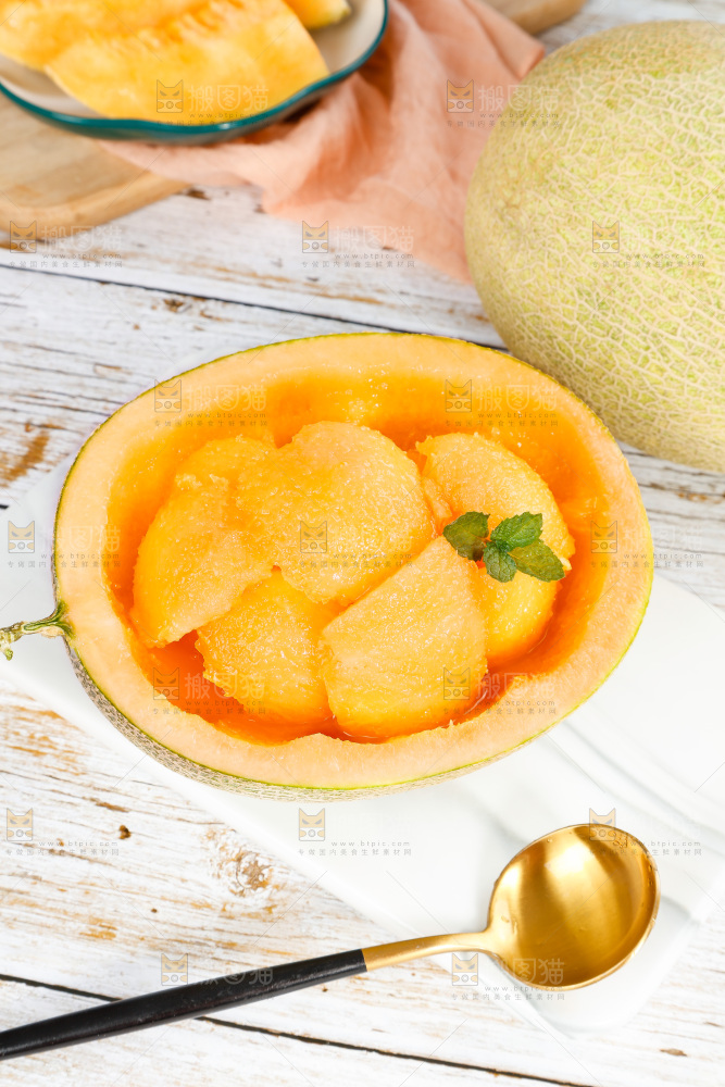 浅底上的哈密瓜果肉