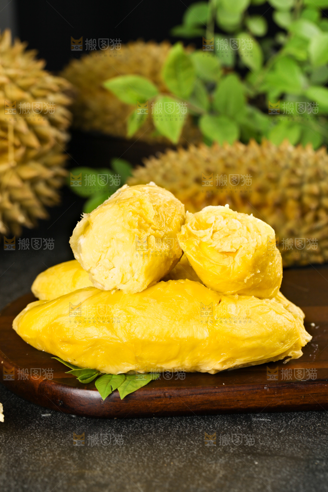木板上的泰国甲仑榴莲