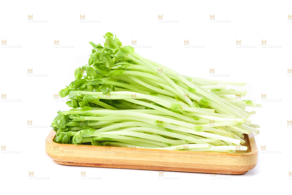 白底上放着豌豆芽菜