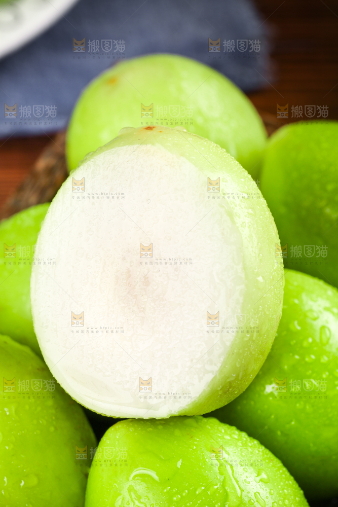 盘子里的牛奶脆蜜青枣