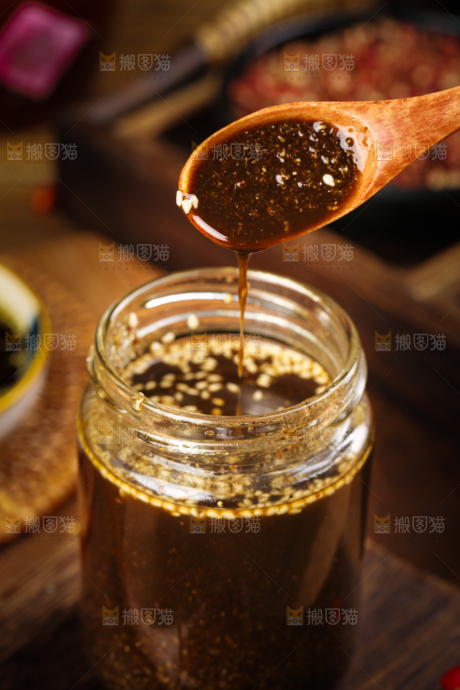 盘子里的麻花椒酱