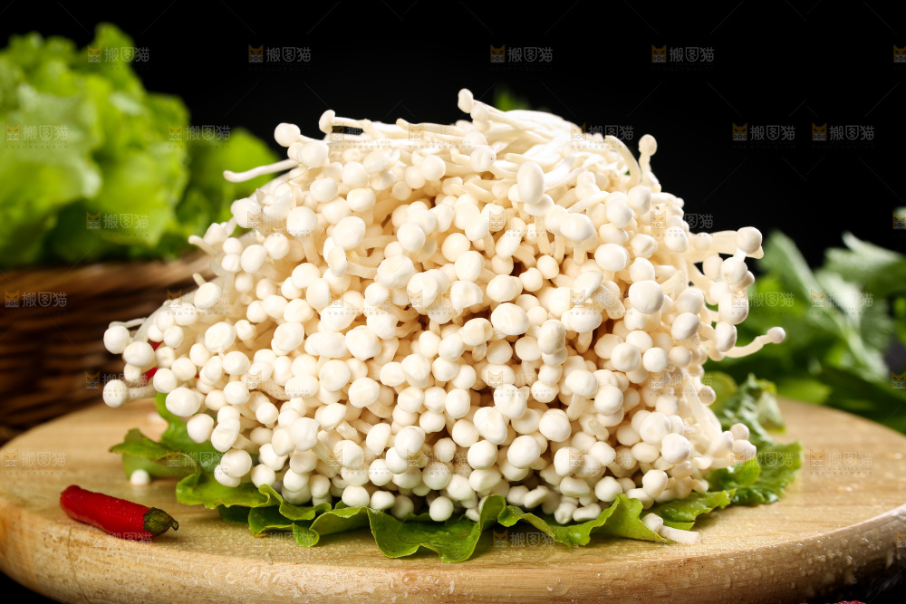 木板上的金针菇