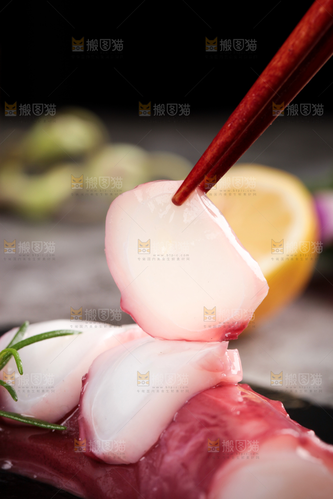 筷子上夹着鱿鱼须