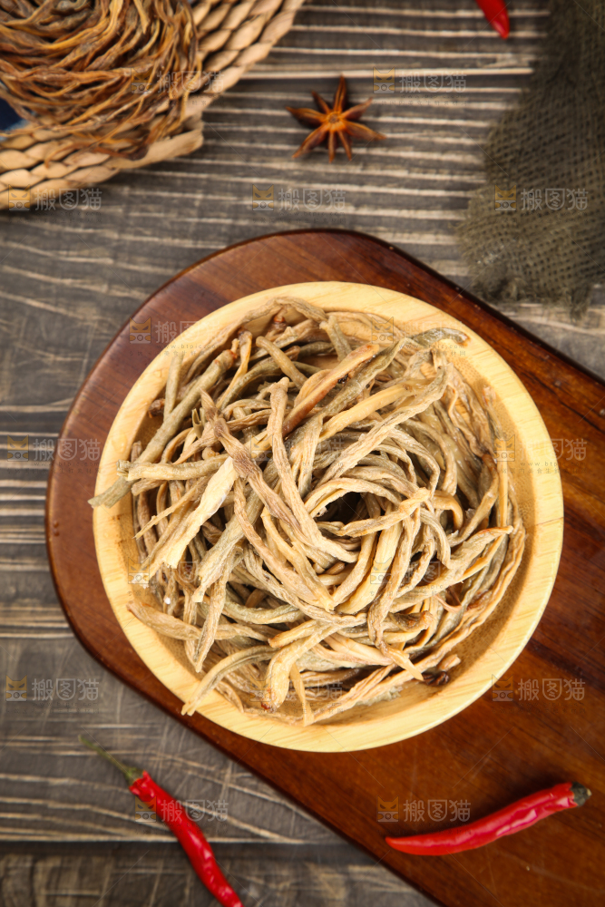 盘子里装着脱水豆角
