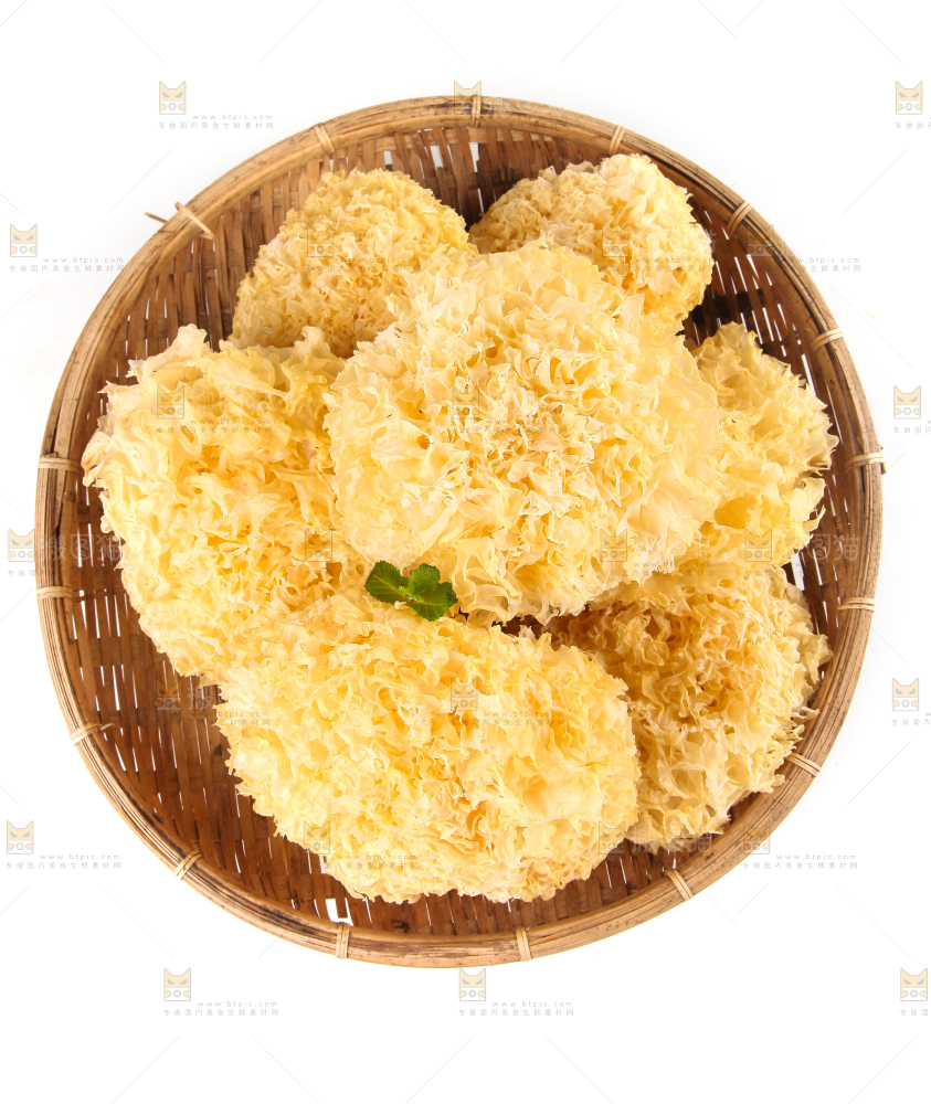 白底上放着一盘古田银耳