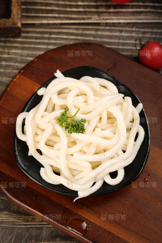 碗里装着乌冬面