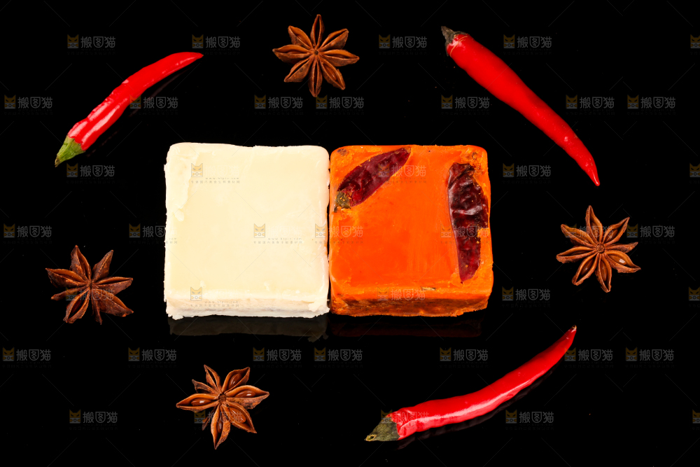 黑底上的鸳鸯火锅料