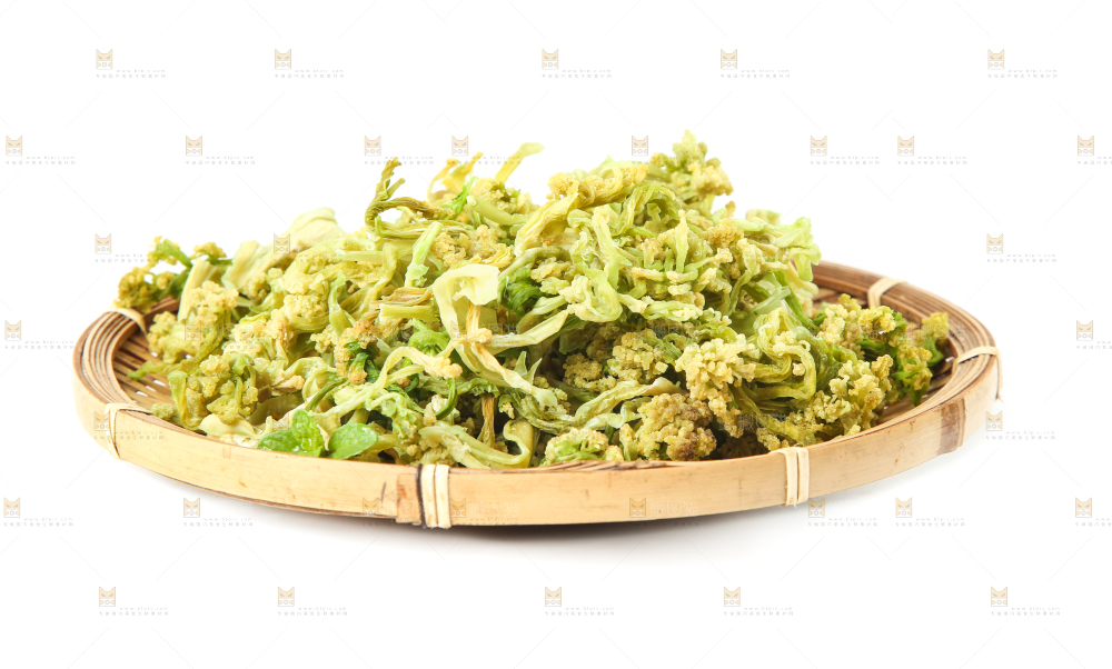 白底上放着一盘湖南花菜干