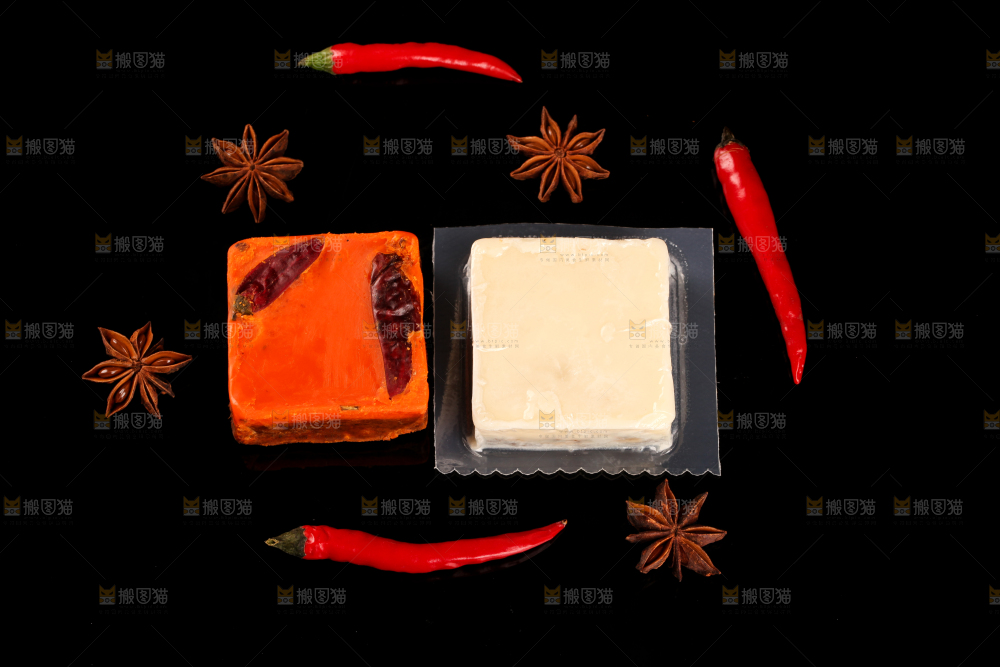 黑底上的鸳鸯火锅料