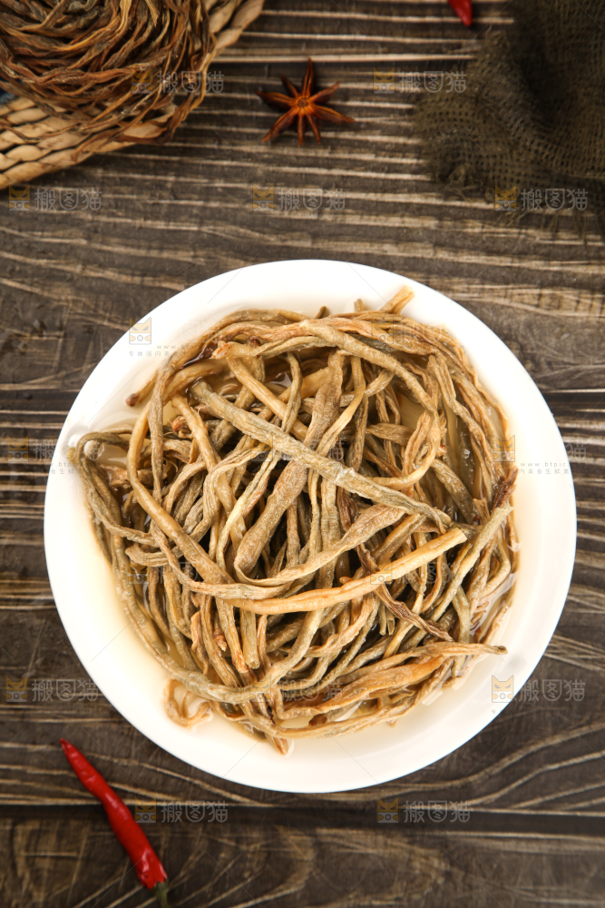盘子里装着脱水豆角