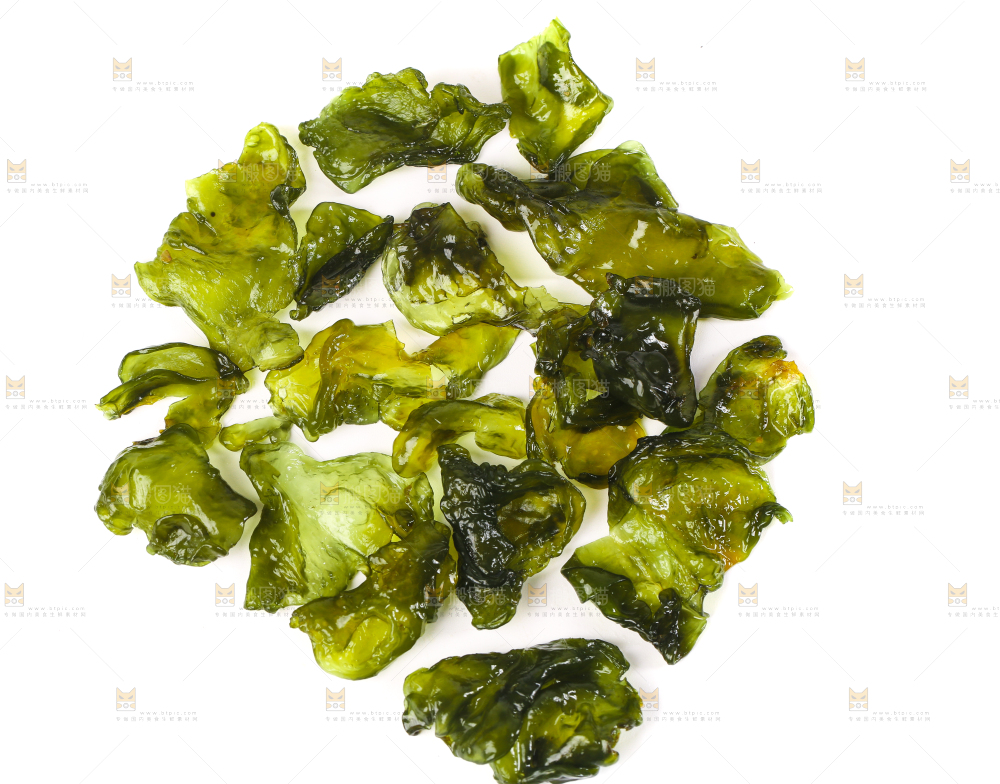 白底上的地皮菜