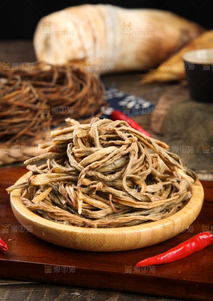 盘子里装着脱水豆角