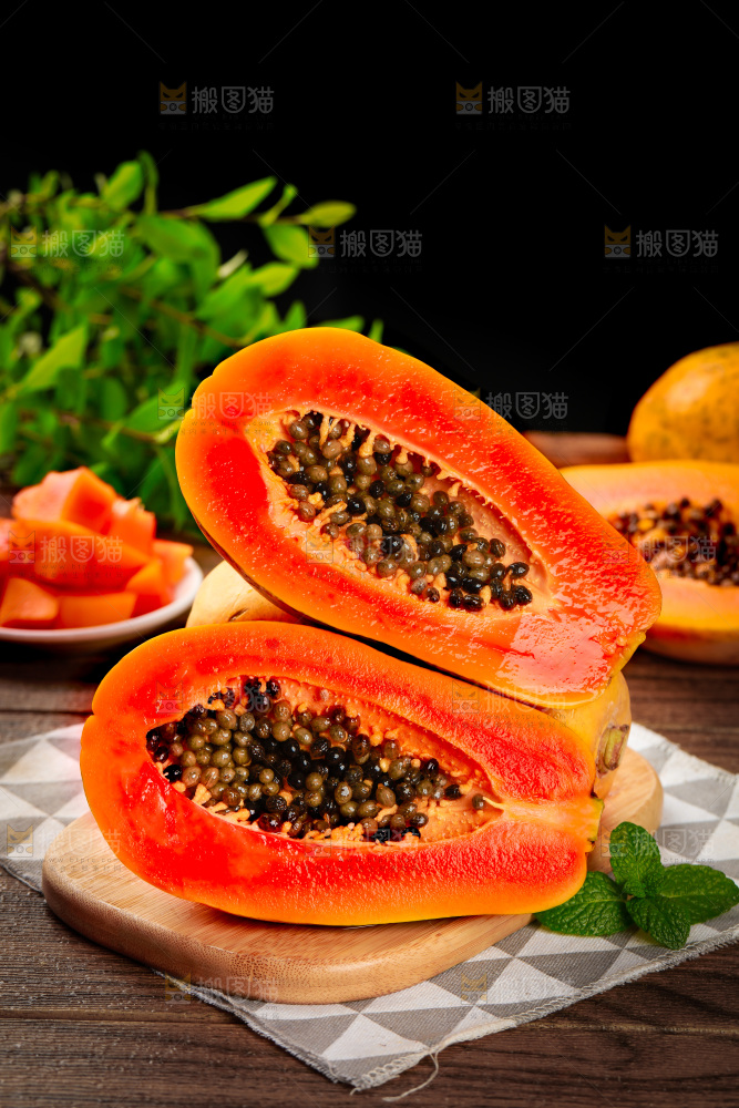 木板上的雷州红心木瓜