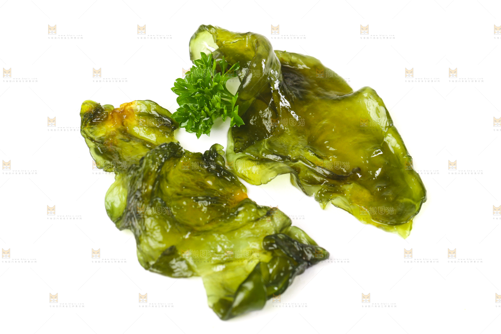 白底上的地皮菜