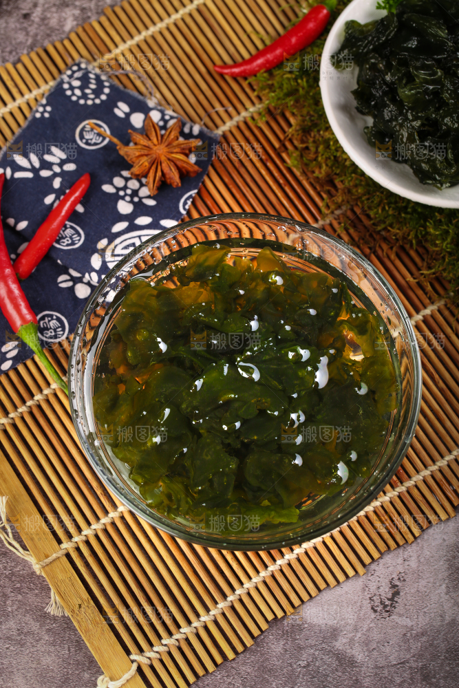 碗里装着地皮菜