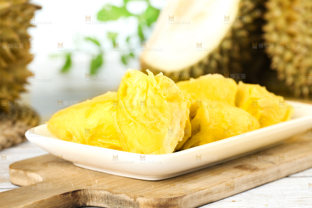 盘子里装着甲仑榴莲果肉