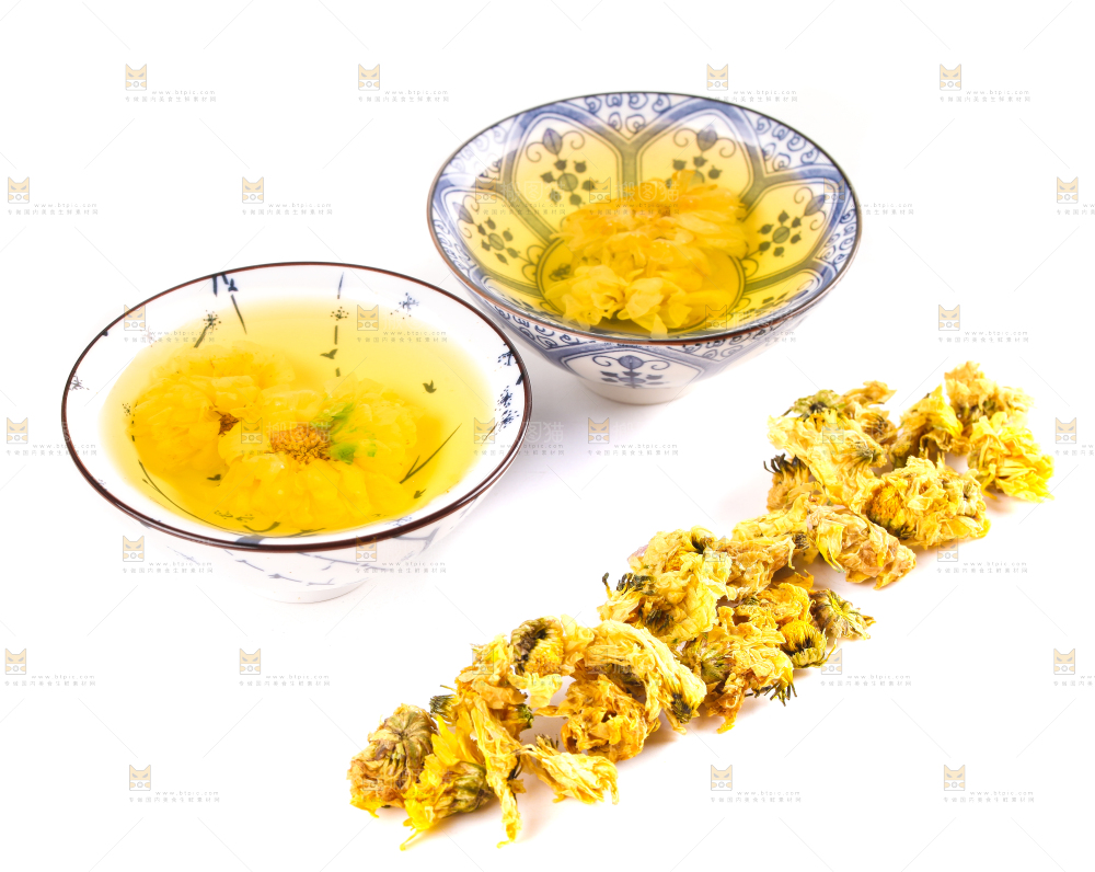 白底上的菊花茶