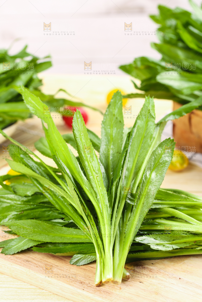 木底上的缅芫荽