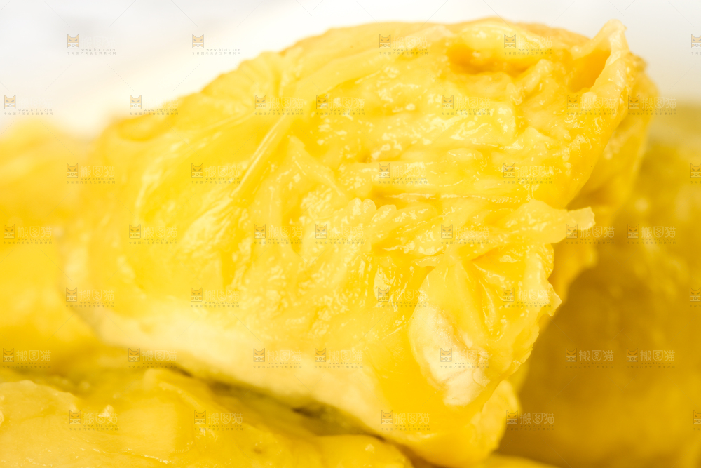 盘子里装着甲仑榴莲果肉