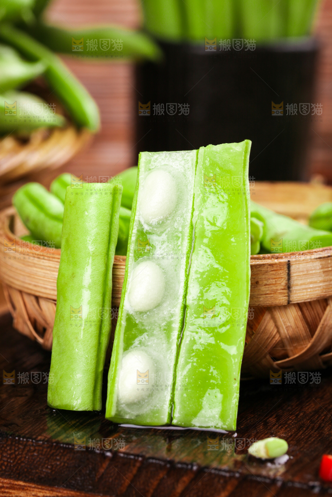 木板上放着四季豆