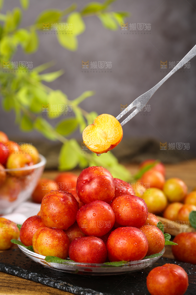 叉子上叉着三月李