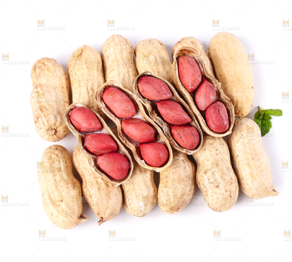 白底上放着红皮花生