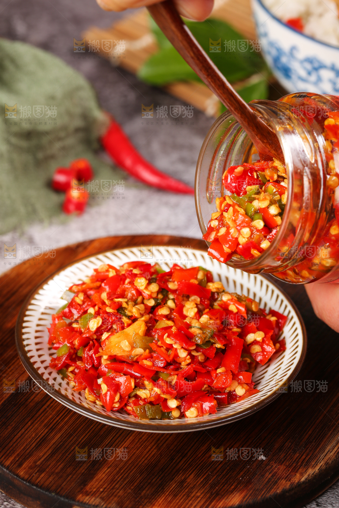 盘子里的剁辣椒