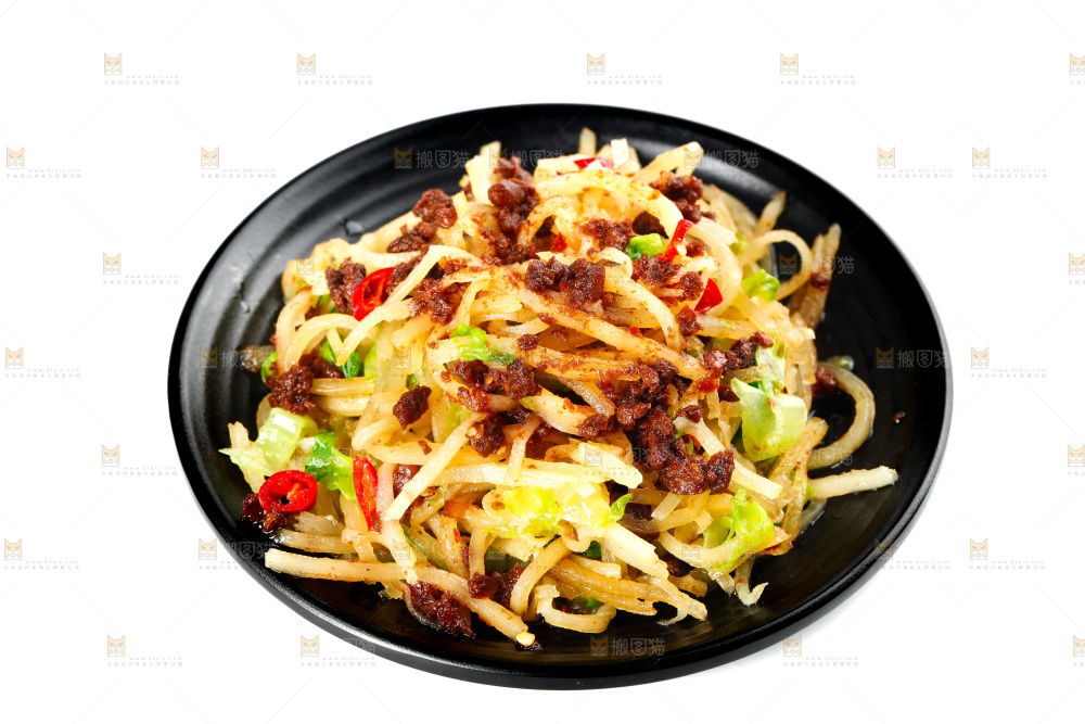 白底上放着一盘凉拌土豆丝