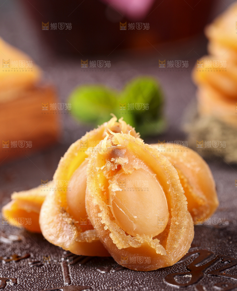 深底上放着大连鲍鱼干