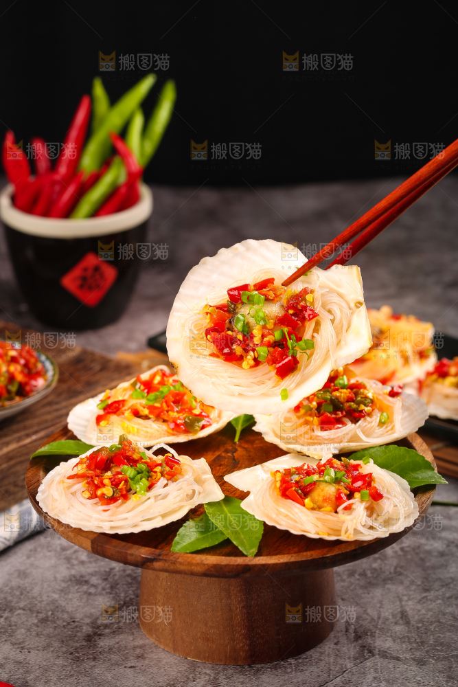 筷子夹着扇贝粉丝