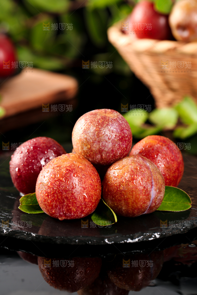黑石板上放着芙蓉李